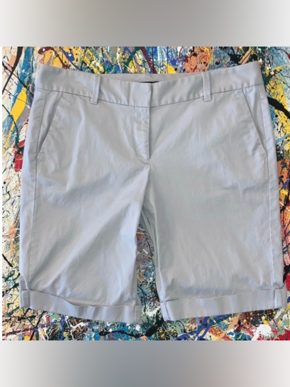 ANN TAYLOR cream Bermuda shorts.